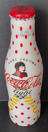 P06017-2 € 5,00 coca cola ALU flesje Marc Jacobs